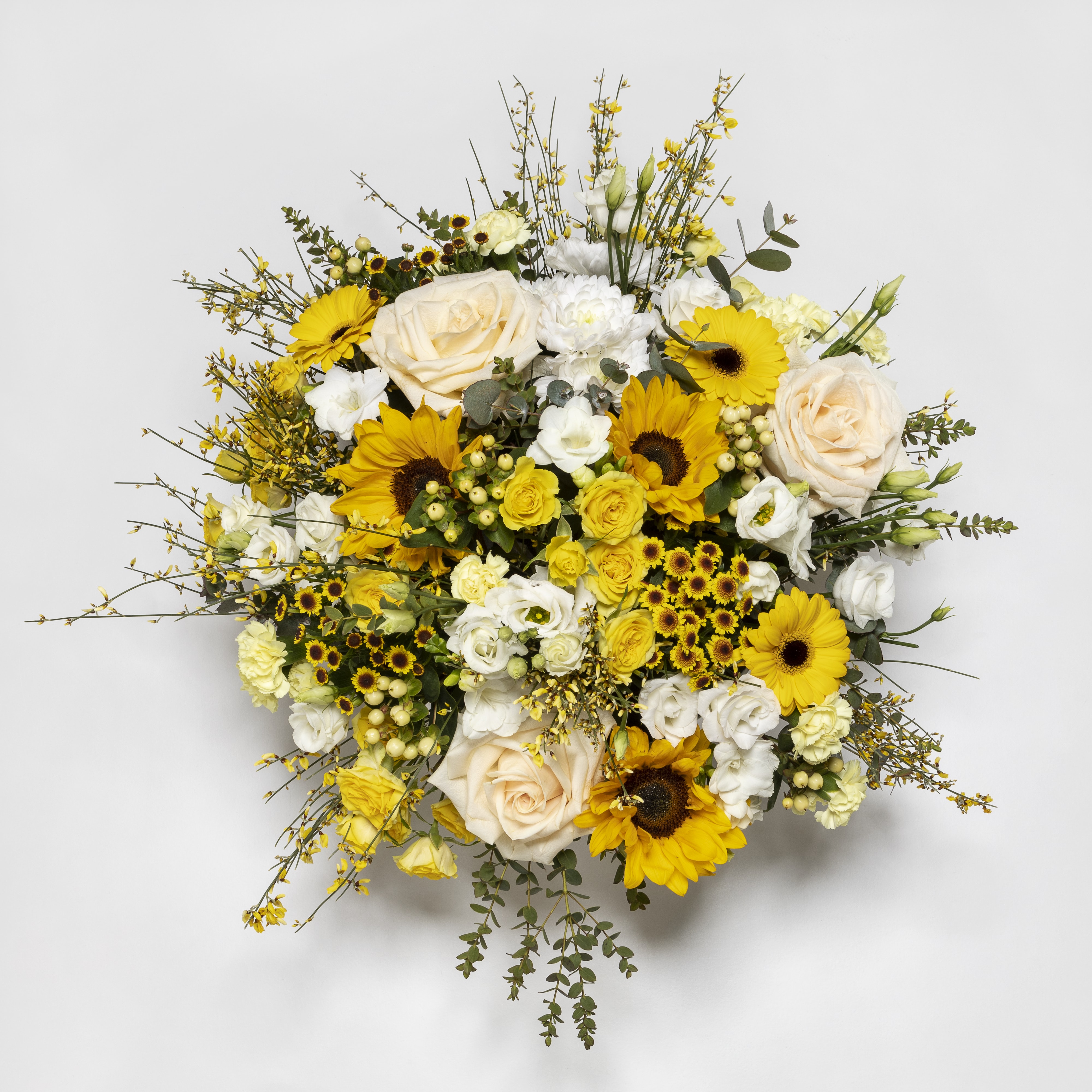 box plný květin v žluté a bílé barvě