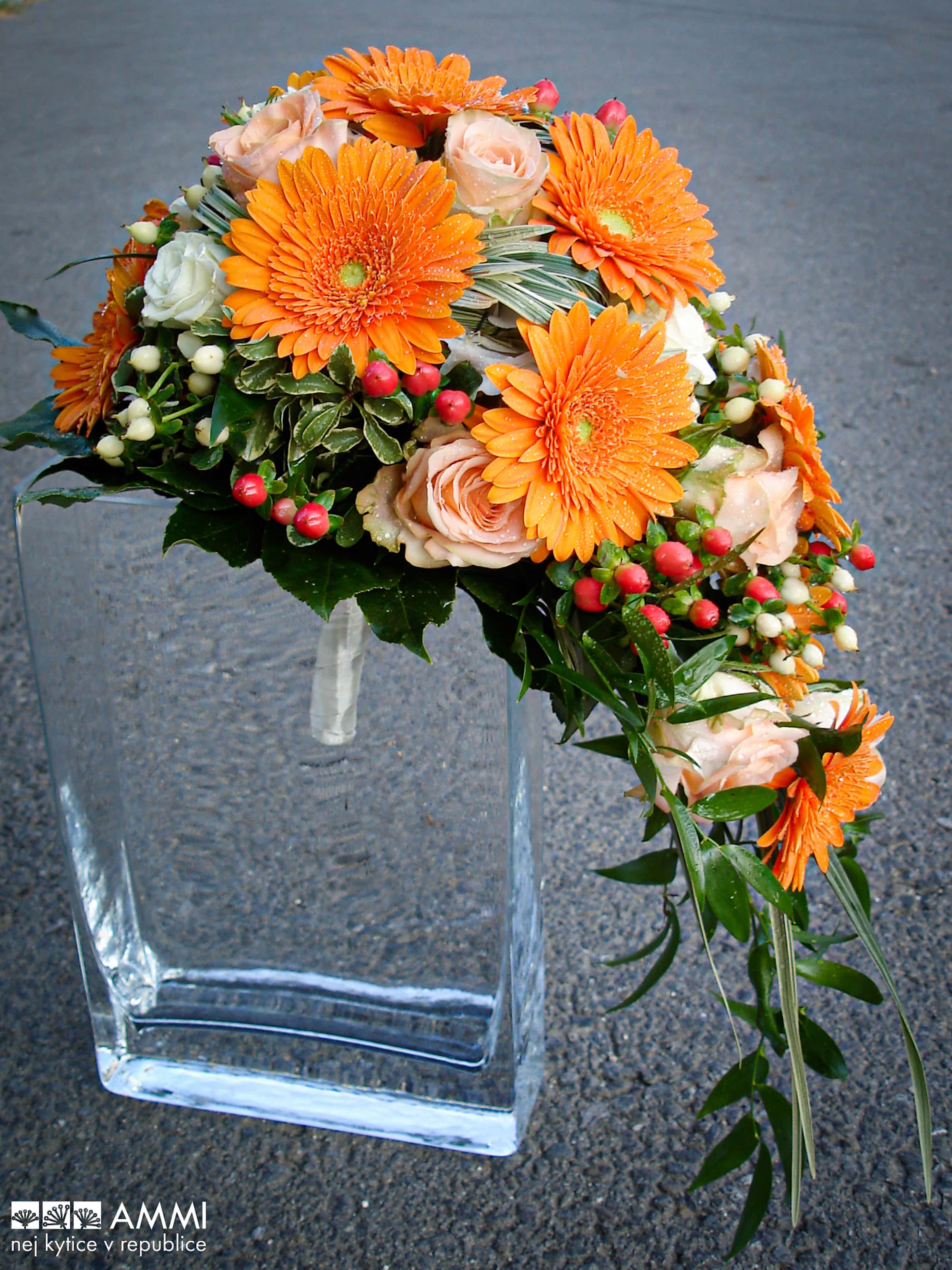 Svatební kytice oranžová kapka gerbera