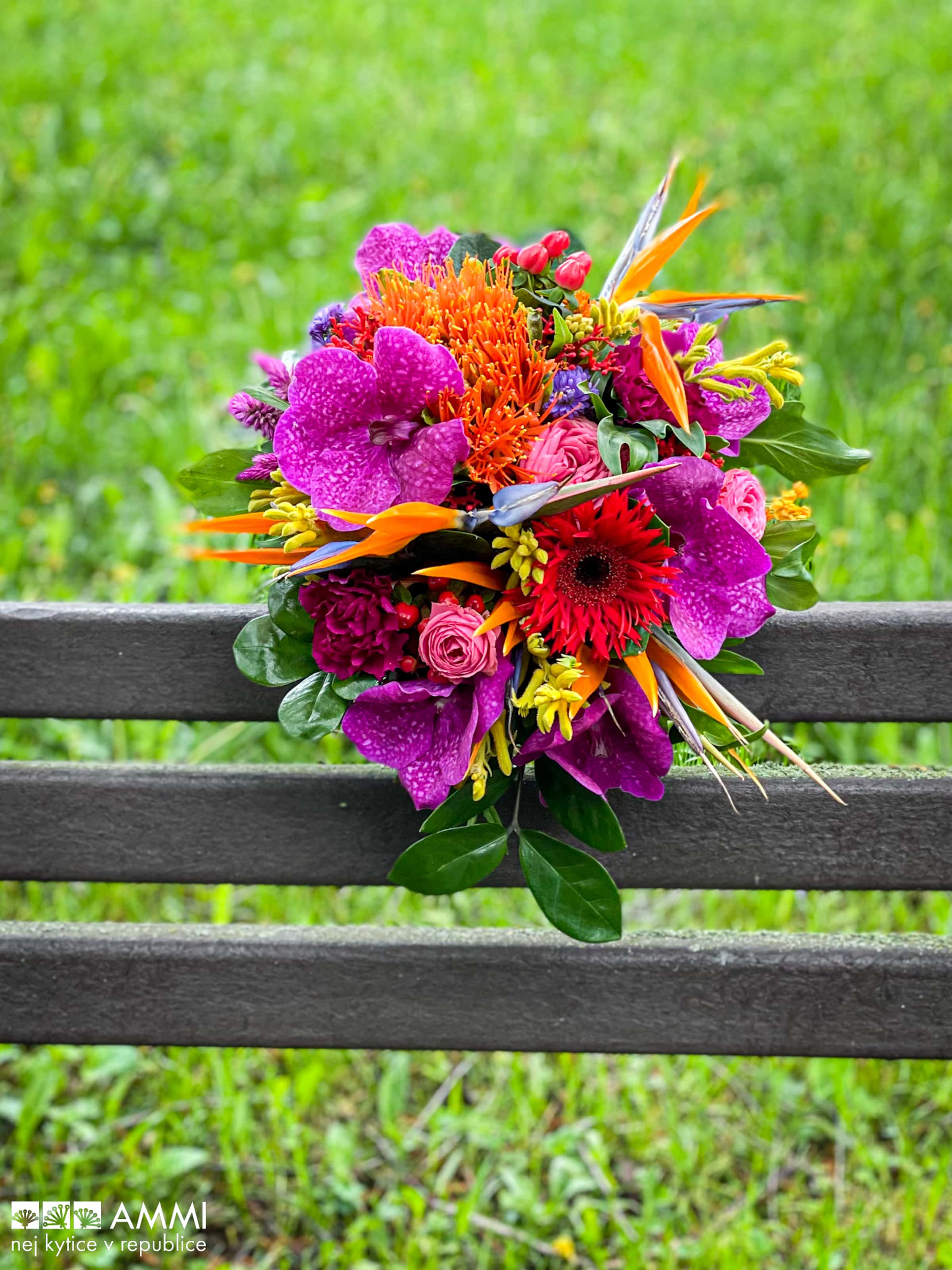 Svatební kytice barevná strelicie
